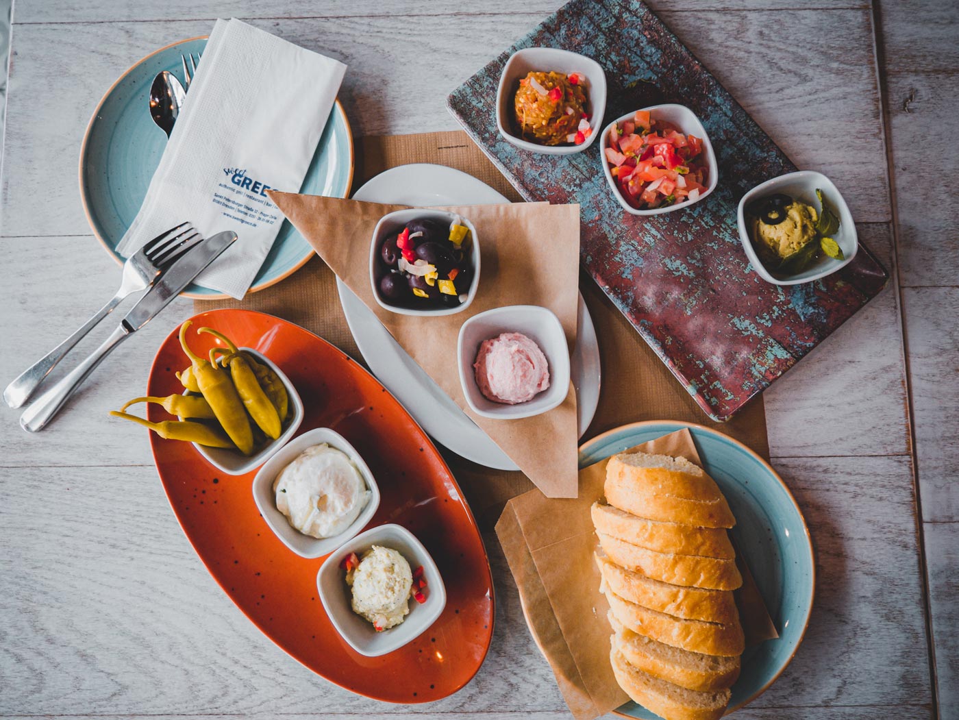 Der Pikilia-Teller als Vorspeise zum Abholen im sweet GREECE Restaurant in Dresden